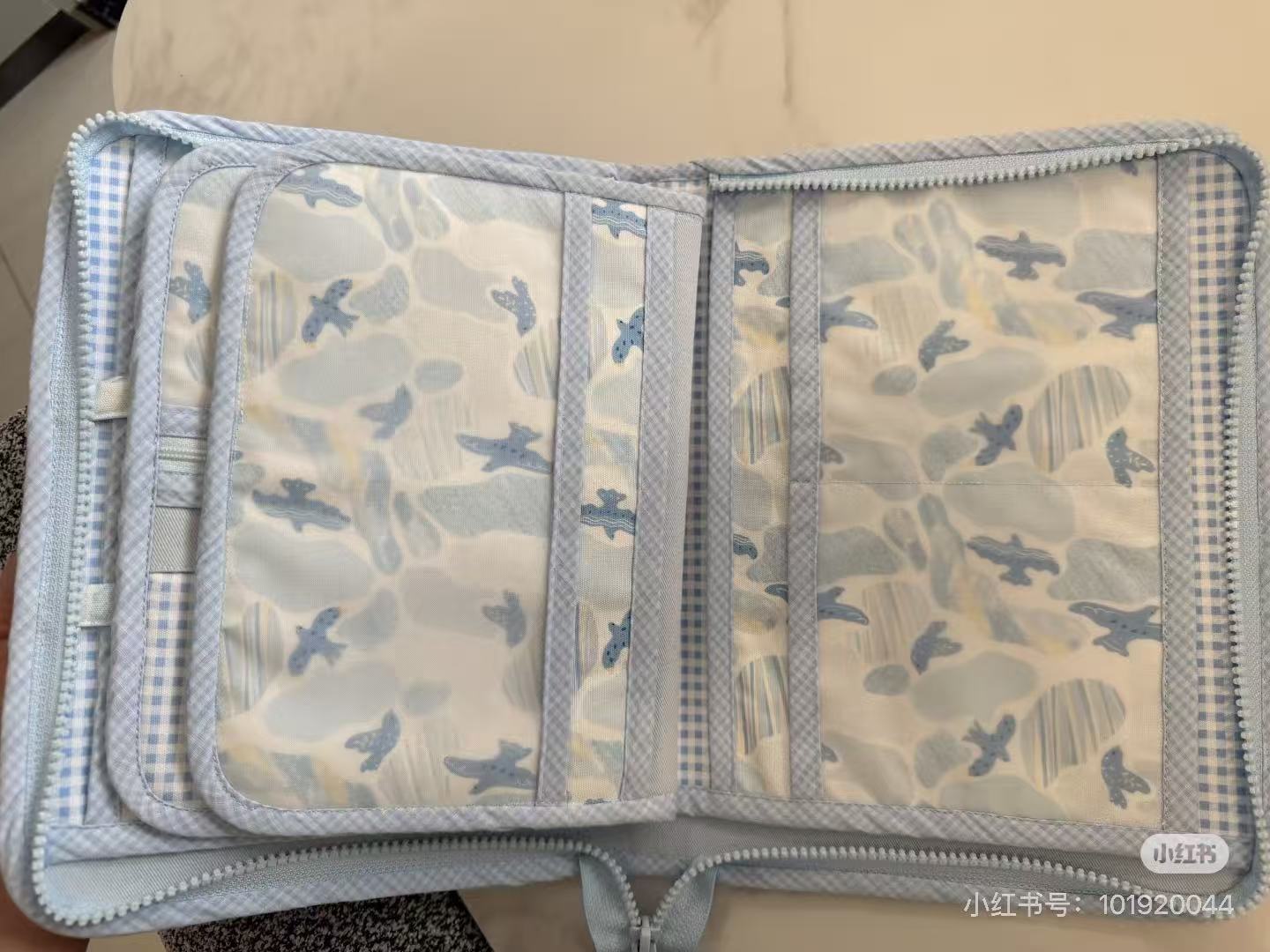 用户原照片：翻动夹页后的层次